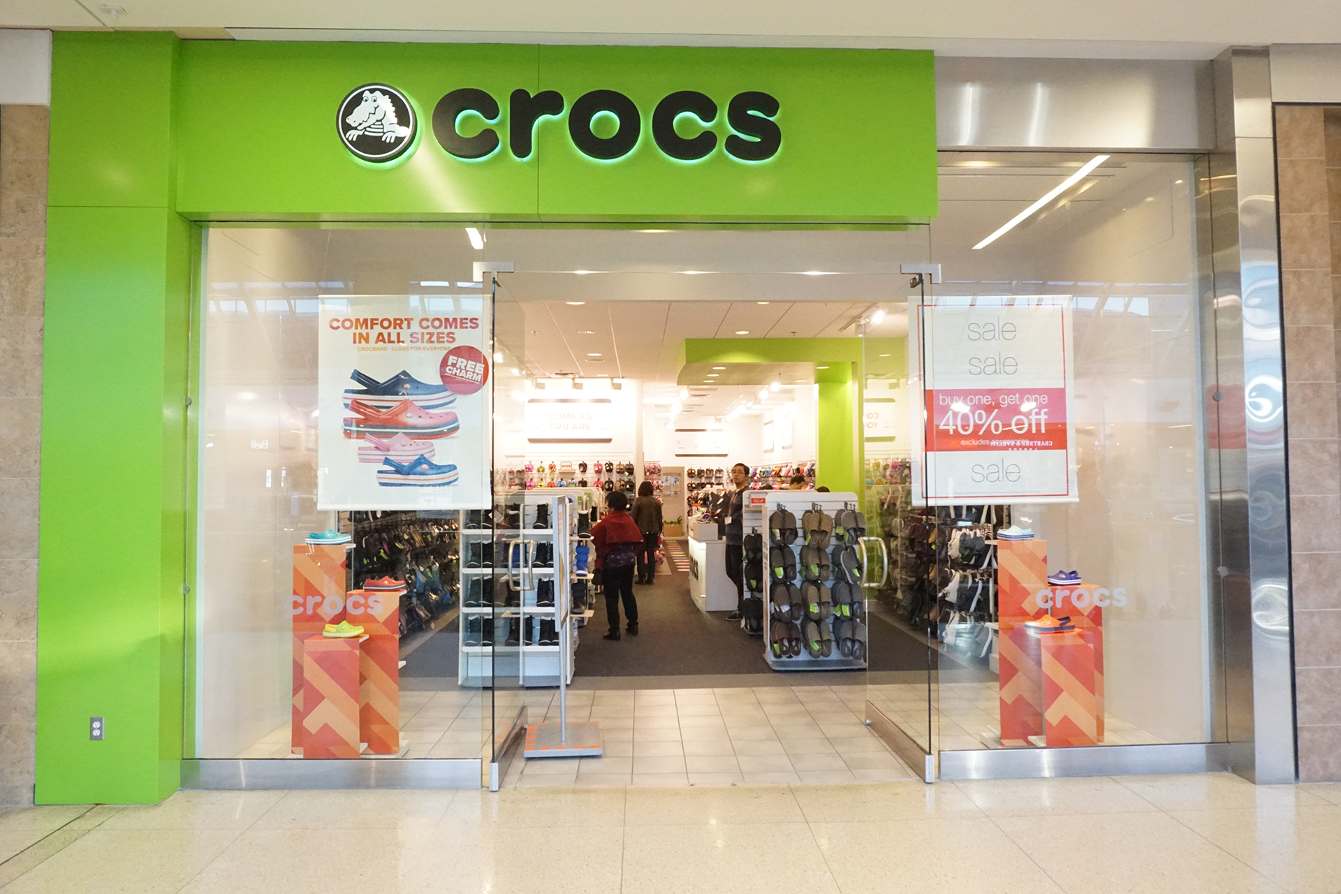 closest crocs outlet