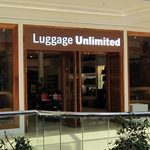 canadian luggage stores