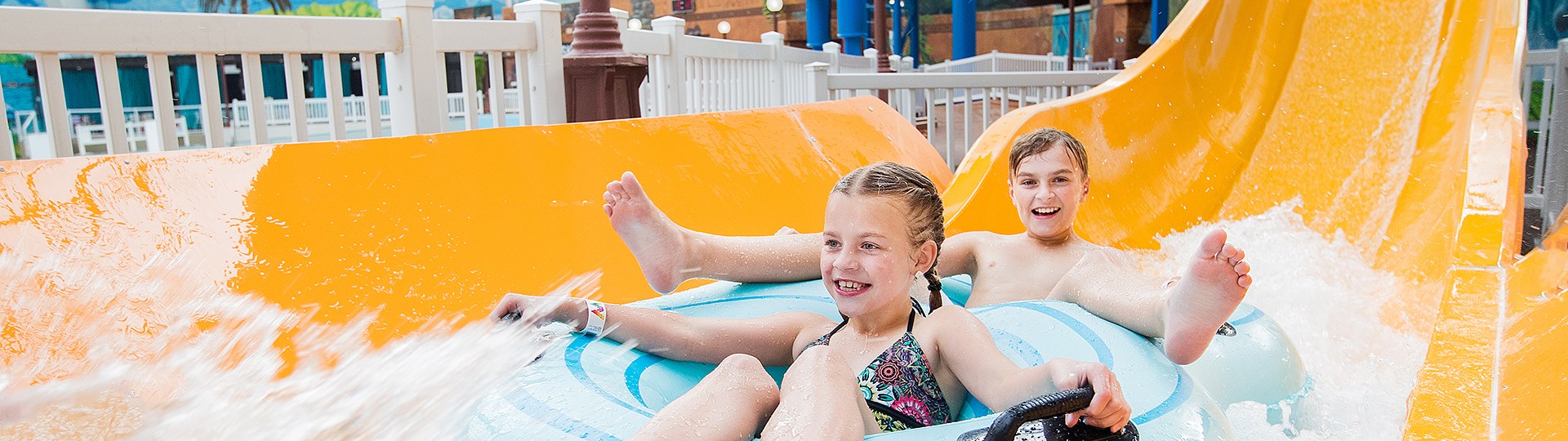 加拿大【艾德蒙頓】world waterpark,卡加利出發,下雪天也能玩水的神奇樂園!放瘋大人小孩的好所在~ 15 undefined