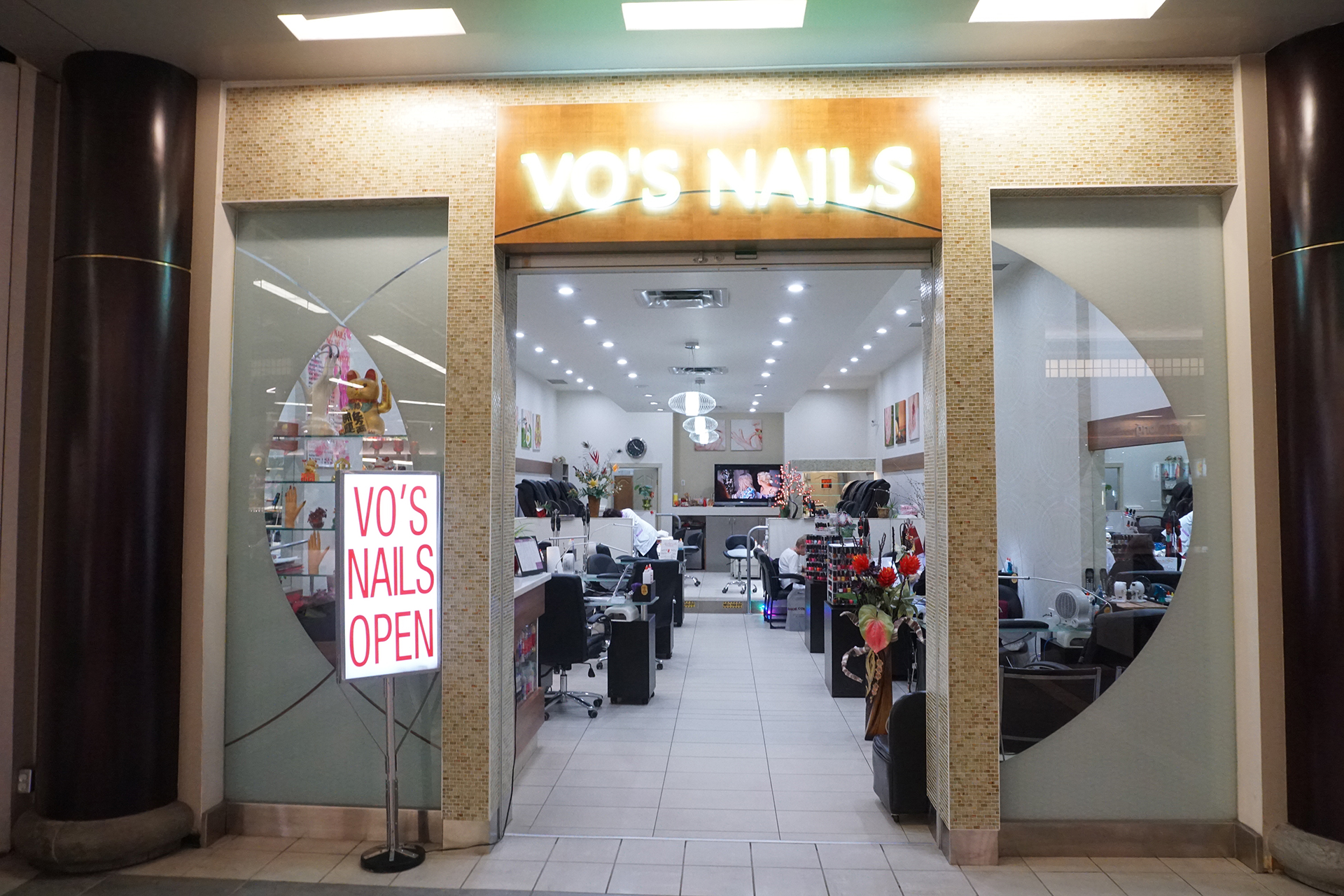 Vo's nails outlet